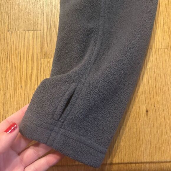 New Balance Women’s Medium Full Zip Maroon Gray Quilted Jacket - Picture 6 of 8